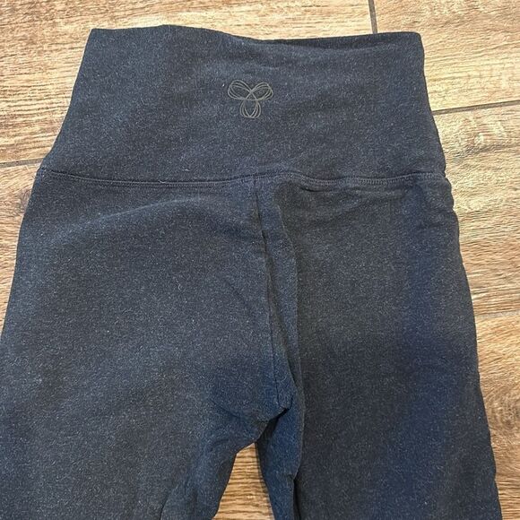 🌟 Aritzia TNA Leggings - Size Extra Small - Picture 3 of 3